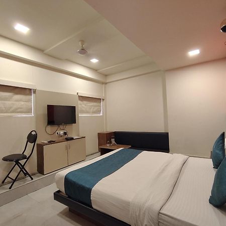 Hotel Avadh Palace, Subhash Bridge, Rto Circle, 아흐메다바드 외부 사진