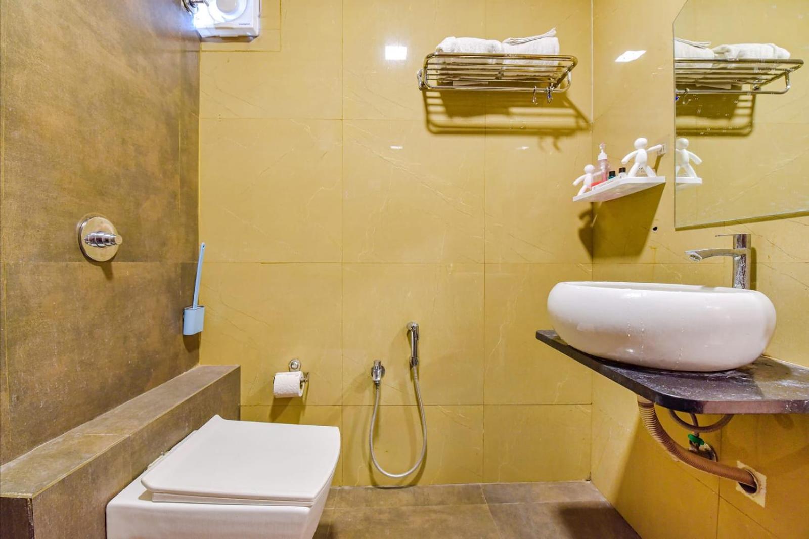 Hotel Avadh Palace, Subhash Bridge, Rto Circle, 아흐메다바드 외부 사진