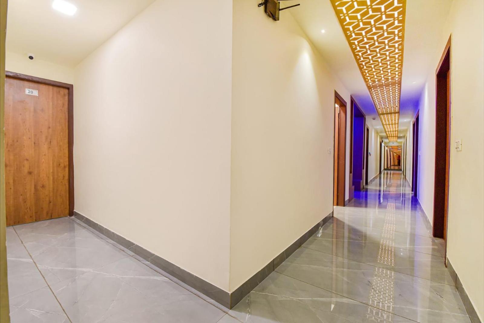 Hotel Avadh Palace, Subhash Bridge, Rto Circle, 아흐메다바드 외부 사진