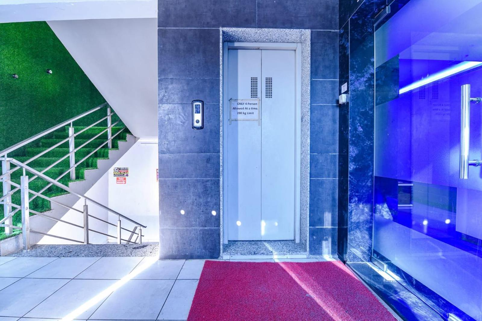 Hotel Avadh Palace, Subhash Bridge, Rto Circle, 아흐메다바드 외부 사진