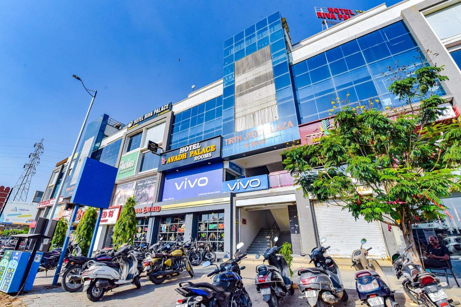 Hotel Avadh Palace, Subhash Bridge, Rto Circle, 아흐메다바드 외부 사진