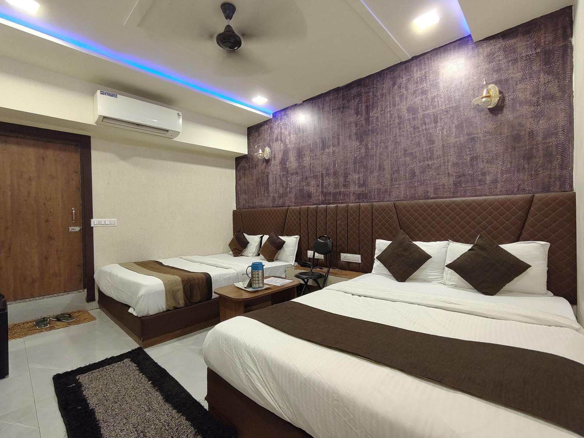 Hotel Avadh Palace, Subhash Bridge, Rto Circle, 아흐메다바드 외부 사진