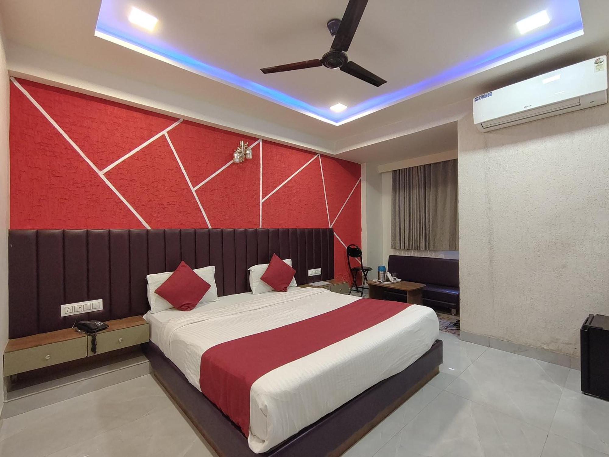 Hotel Avadh Palace, Subhash Bridge, Rto Circle, 아흐메다바드 외부 사진