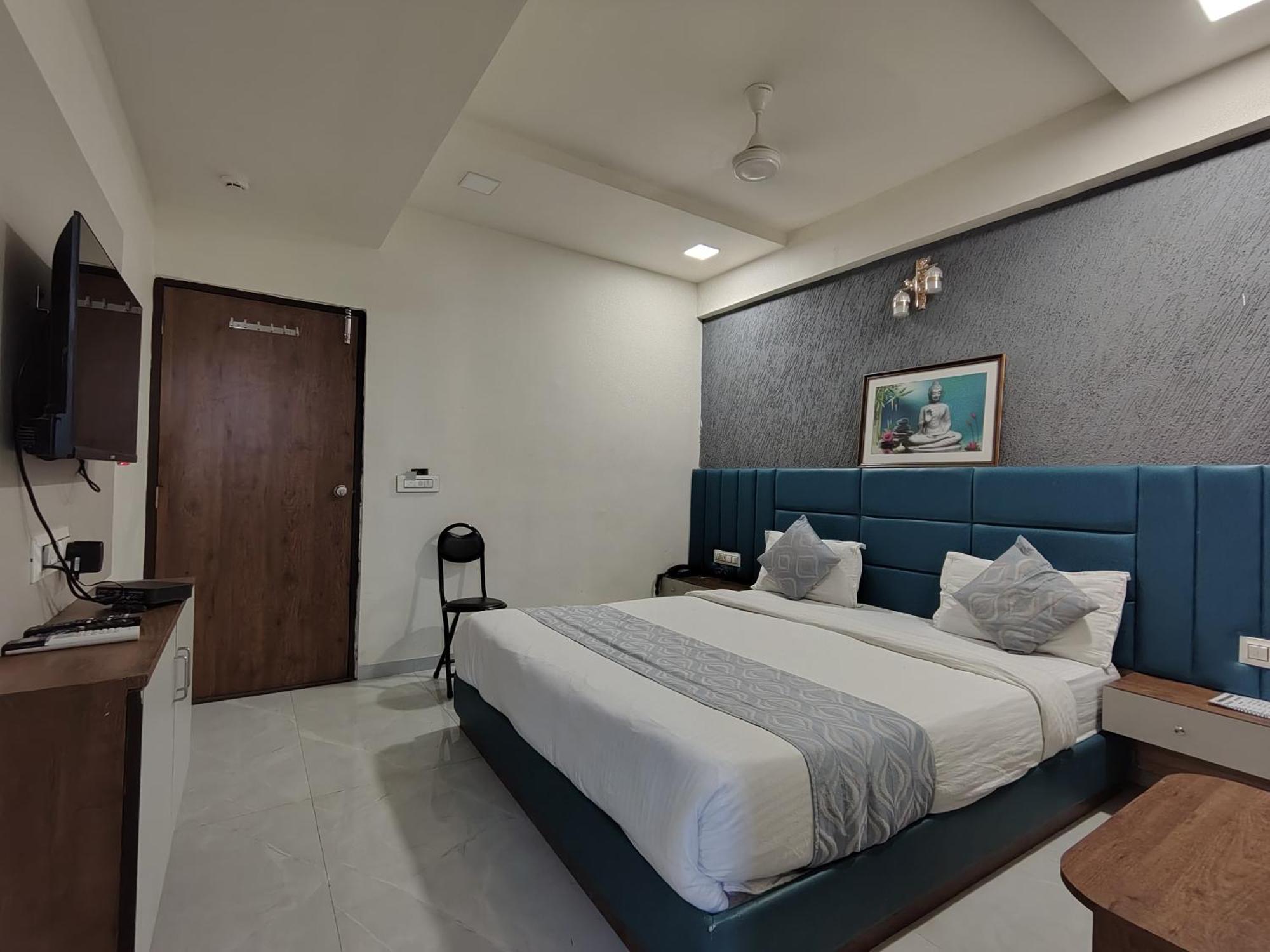 Hotel Avadh Palace, Subhash Bridge, Rto Circle, 아흐메다바드 외부 사진