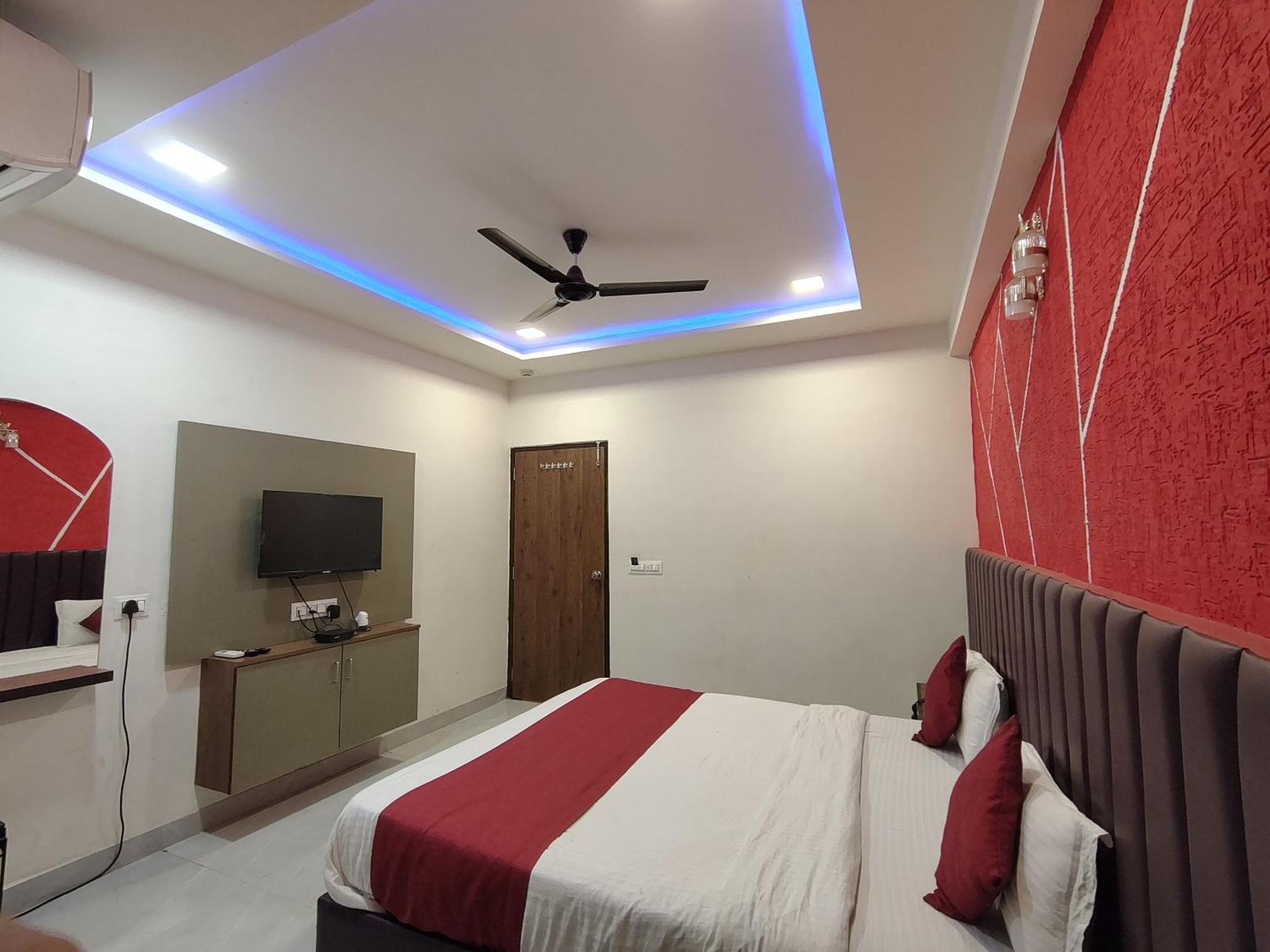 Hotel Avadh Palace, Subhash Bridge, Rto Circle, 아흐메다바드 외부 사진