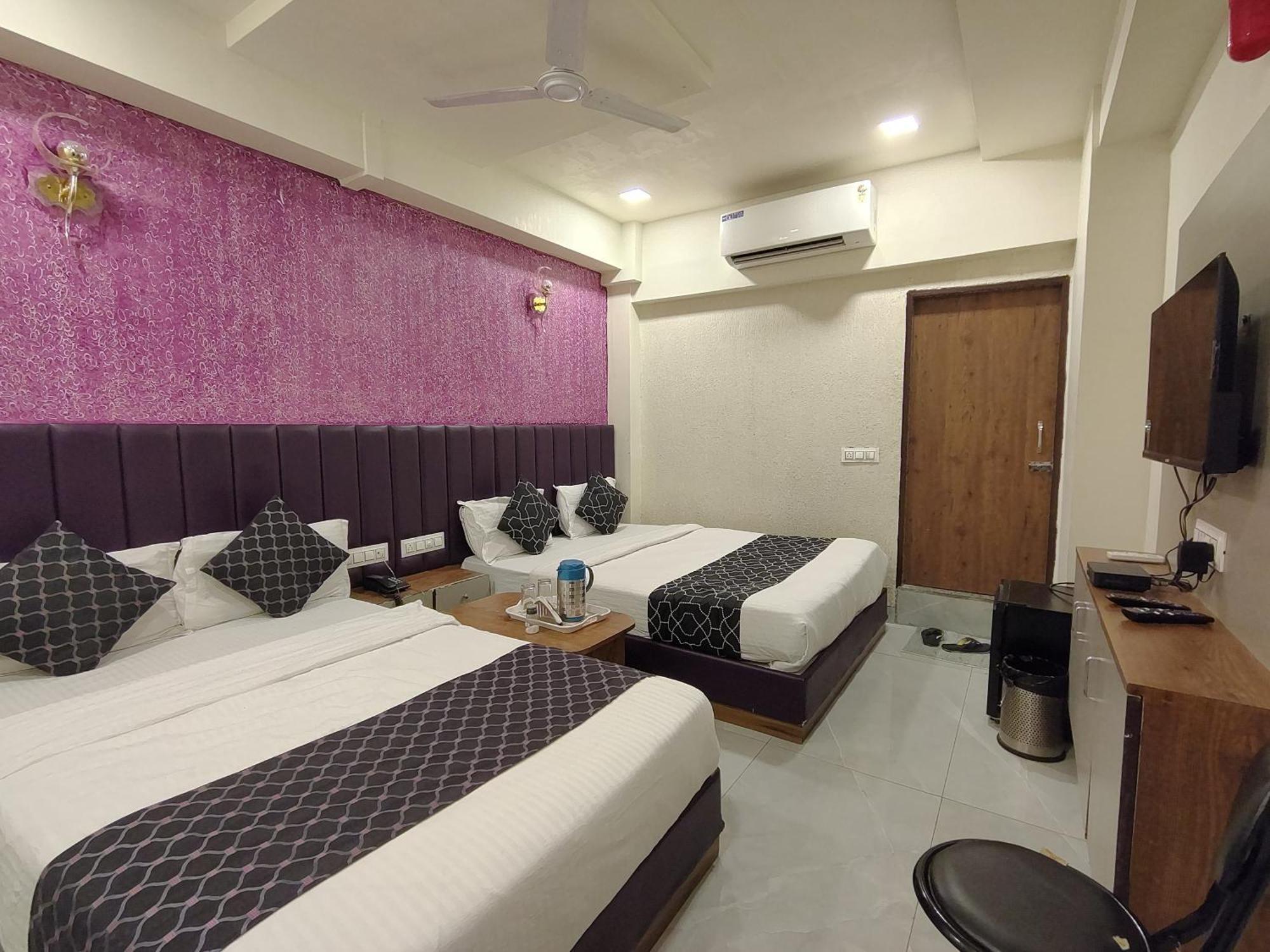 Hotel Avadh Palace, Subhash Bridge, Rto Circle, 아흐메다바드 외부 사진