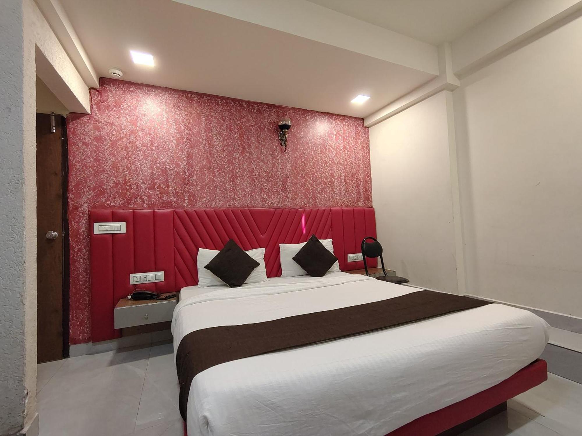 Hotel Avadh Palace, Subhash Bridge, Rto Circle, 아흐메다바드 외부 사진