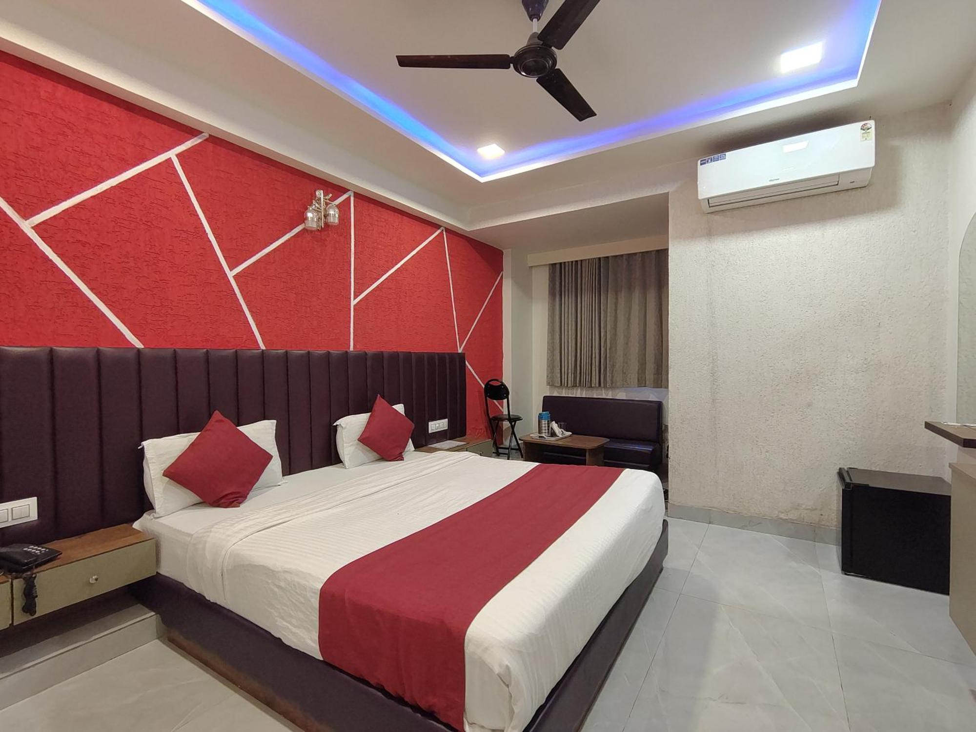 Hotel Avadh Palace, Subhash Bridge, Rto Circle, 아흐메다바드 외부 사진