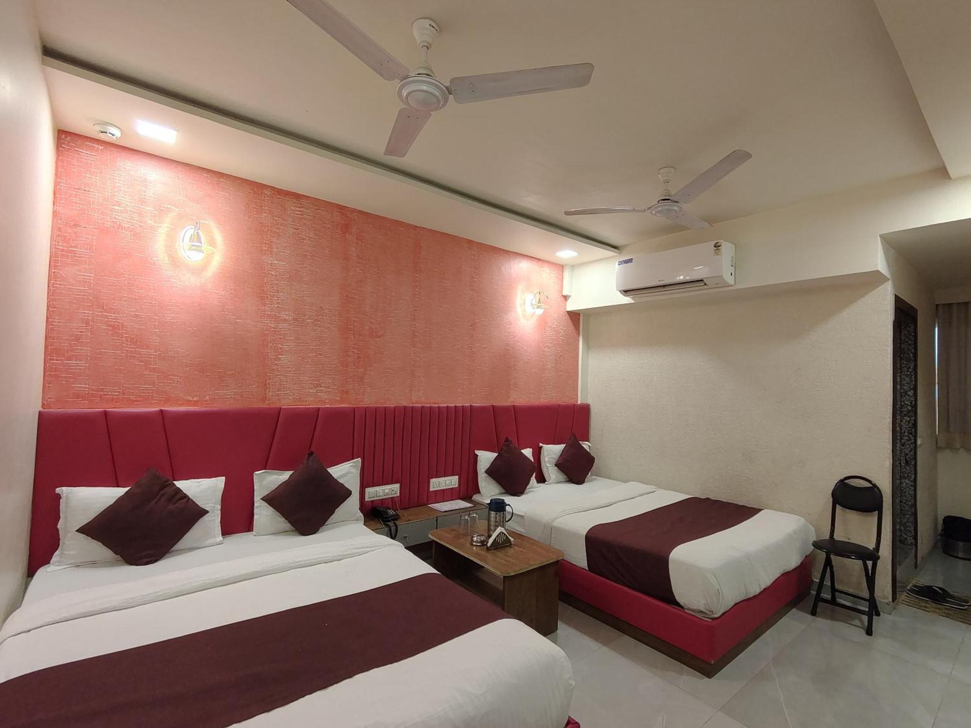 Hotel Avadh Palace, Subhash Bridge, Rto Circle, 아흐메다바드 외부 사진