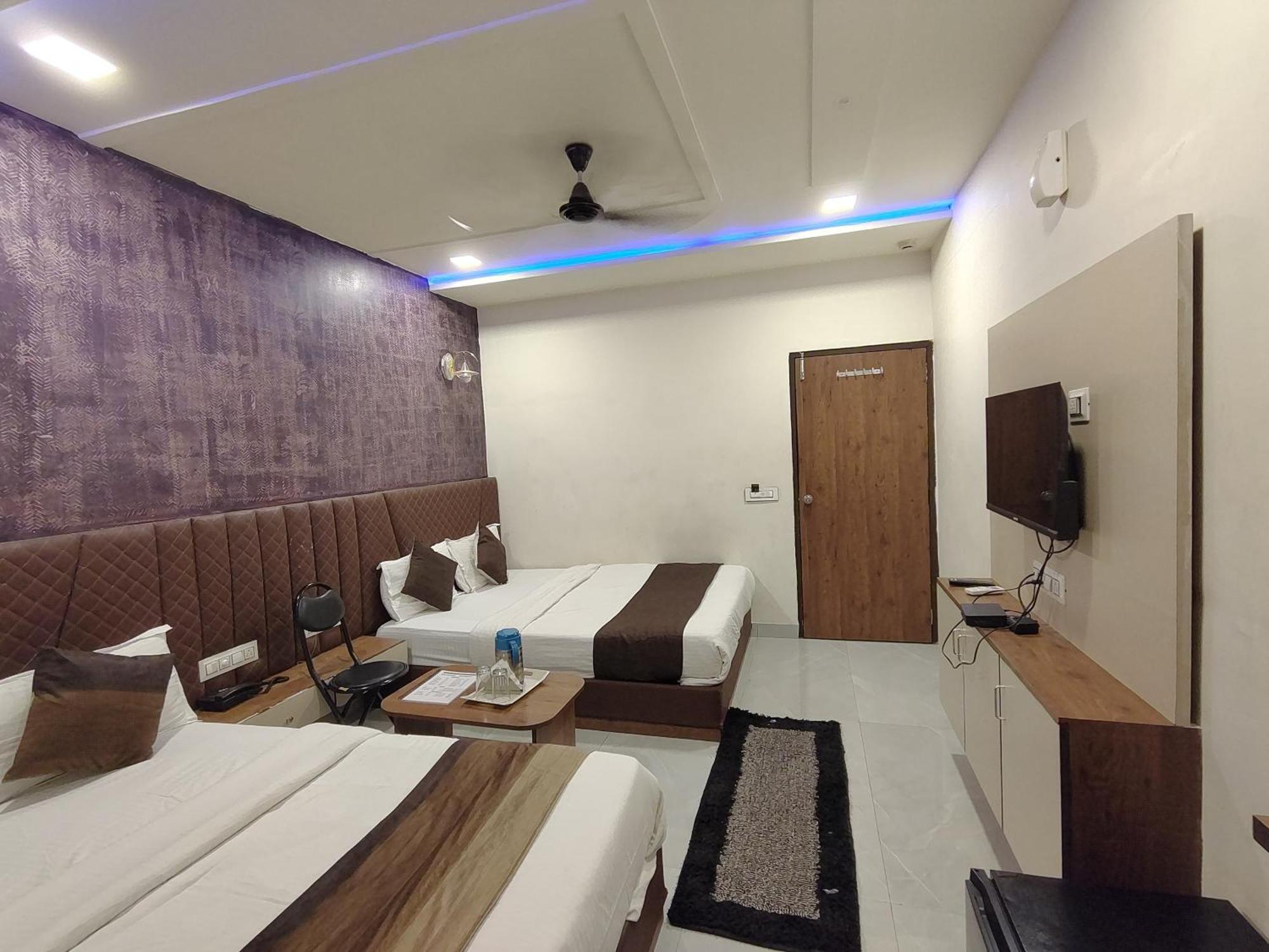 Hotel Avadh Palace, Subhash Bridge, Rto Circle, 아흐메다바드 외부 사진