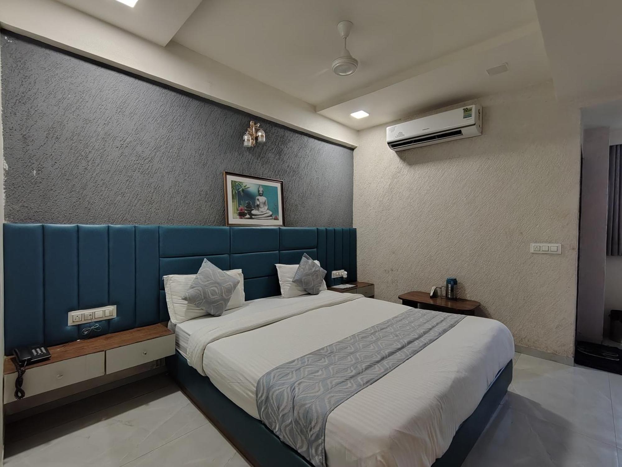 Hotel Avadh Palace, Subhash Bridge, Rto Circle, 아흐메다바드 외부 사진